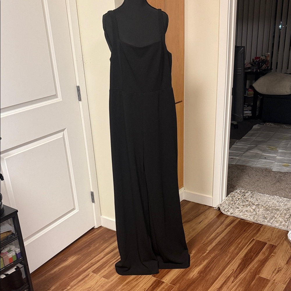 VENUS Classic Black Sleeveless Jumpsuit